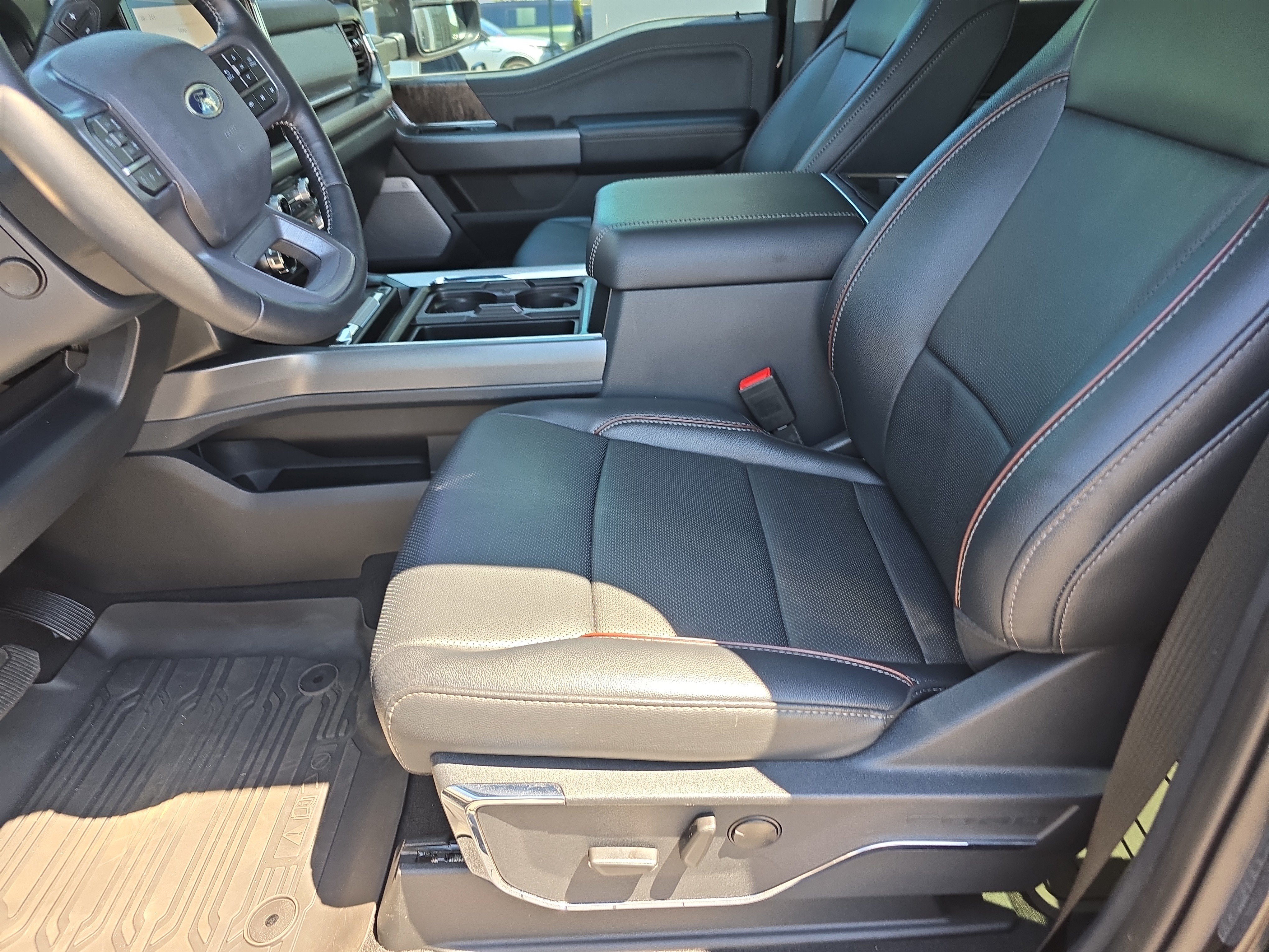 Used 2024 Ford F250 Lariat w/ Lariat Ultimate Package AWD/4WD image 21