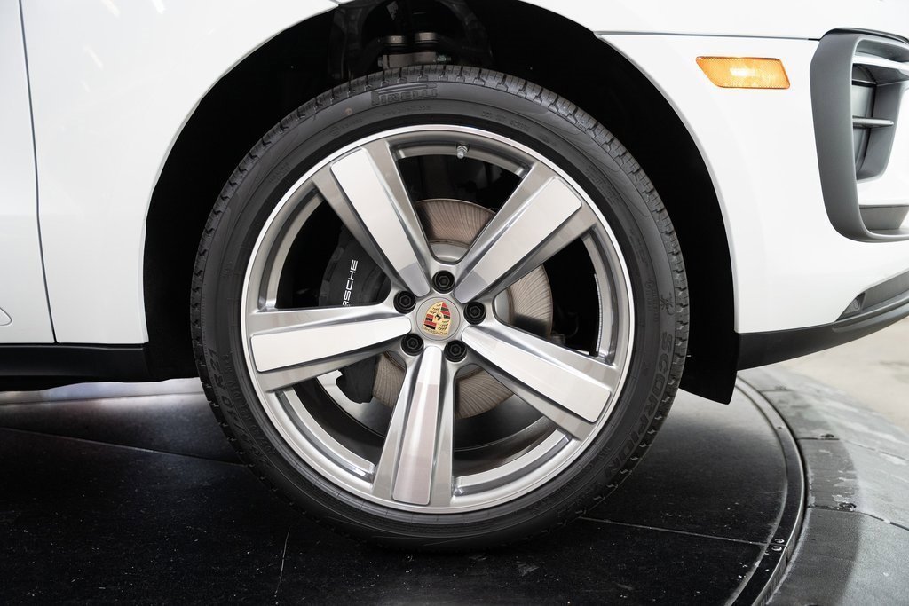 Certified 2024 Porsche Macan image 23