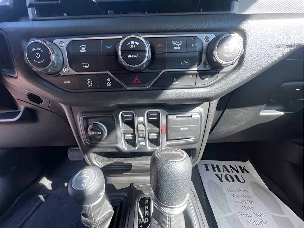 New 2025 Jeep Gladiator Sport image 11