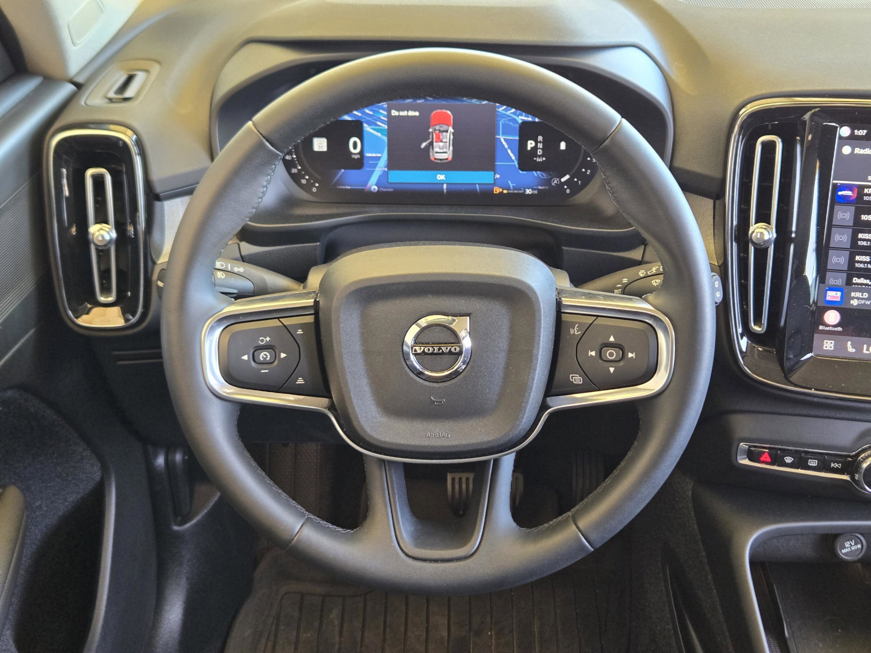 Used 2023 Volvo XC40 B5 Plus image 36