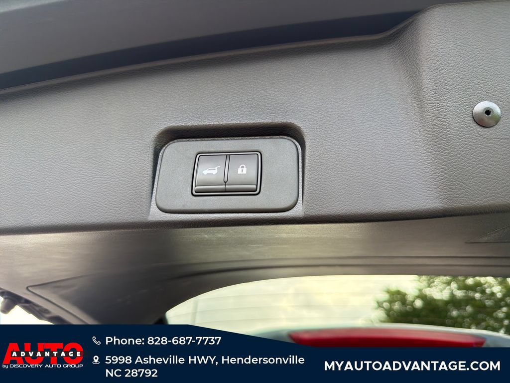 Used 2025 Nissan Rogue SV AWD/4WD image 33