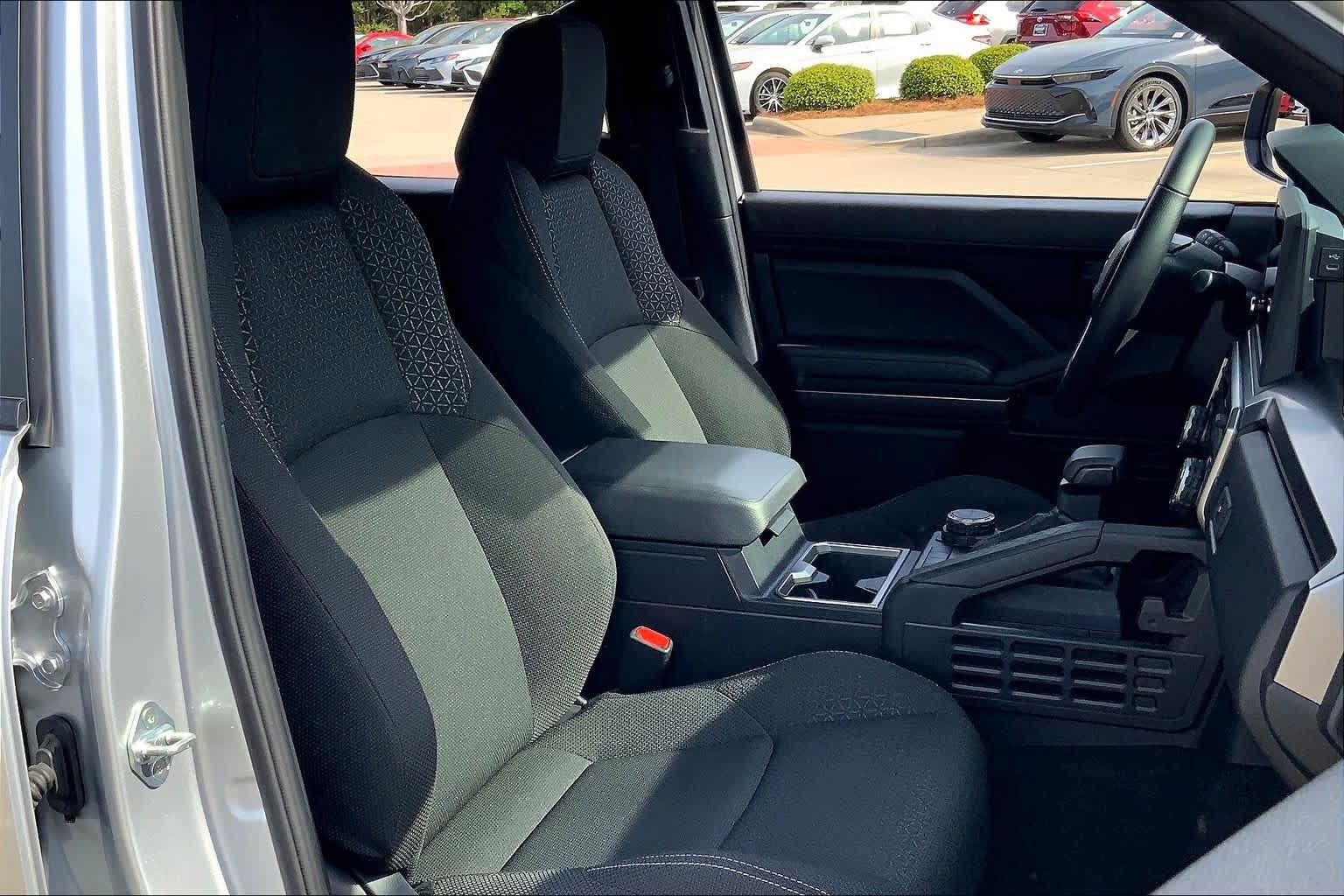 Used 2025 Toyota 4Runner SR5 AWD/4WD image 9