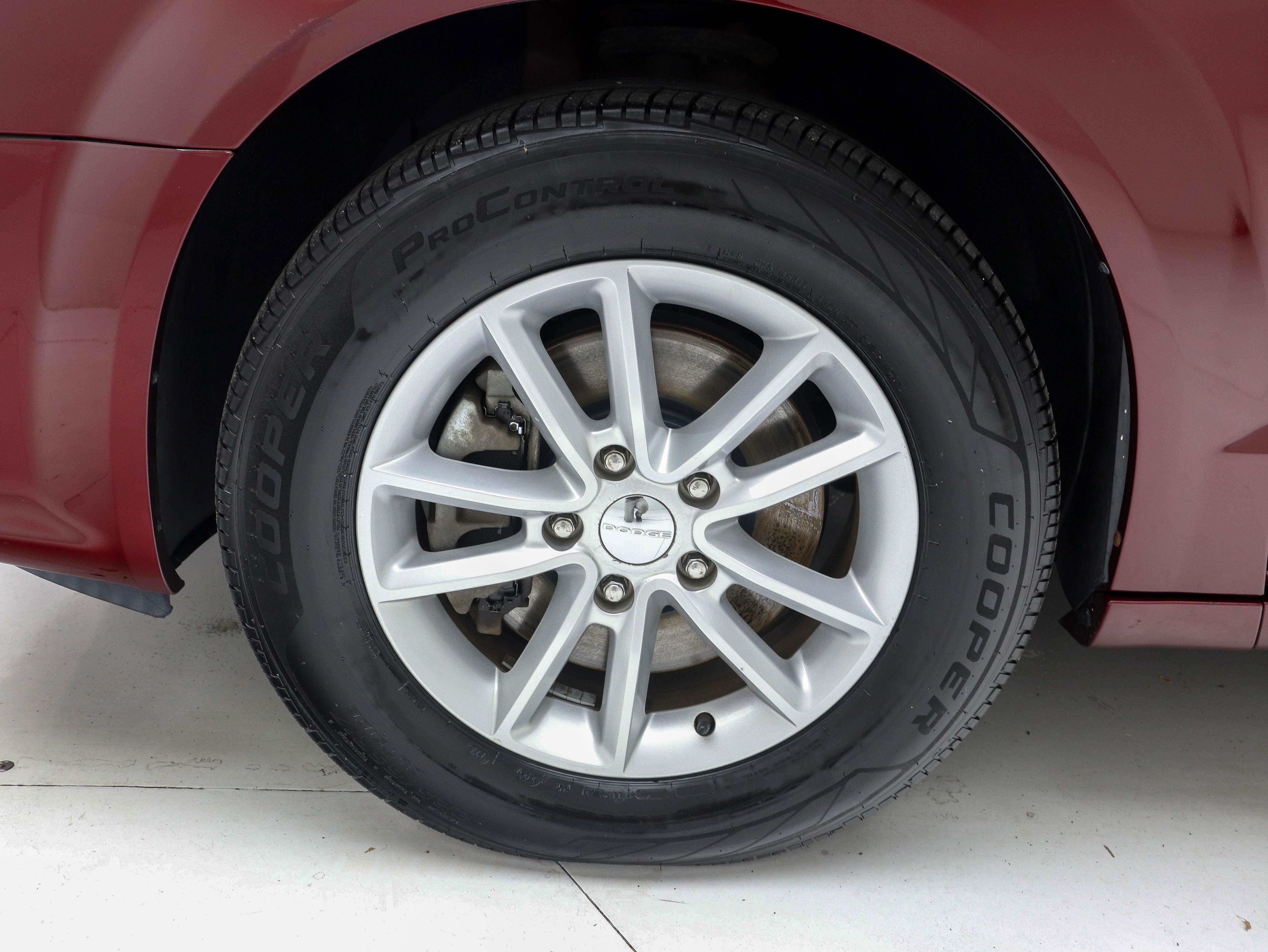 Used 2018 Dodge Grand Caravan SXT FWD image 31