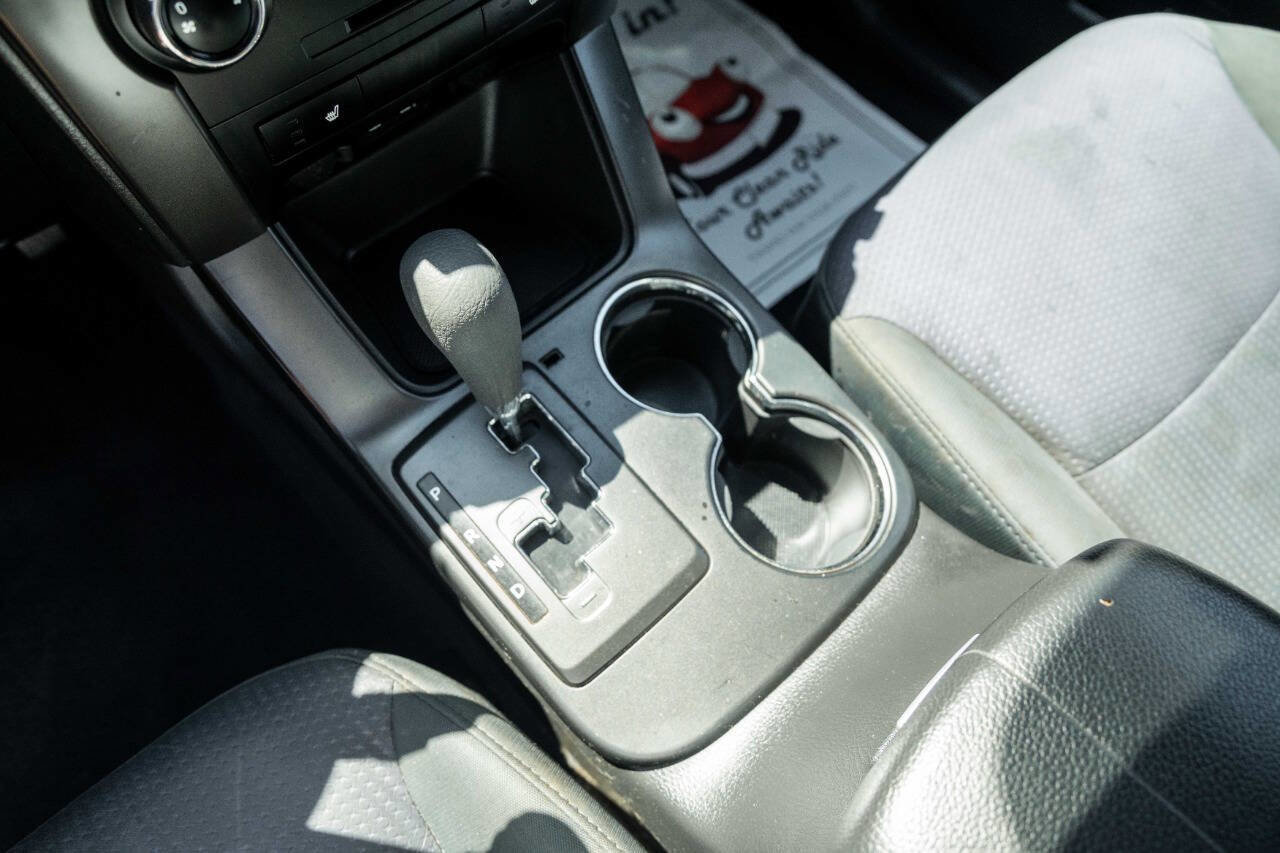Used 2013 Kia Sorento LX w/ Convenience Pkg image 14