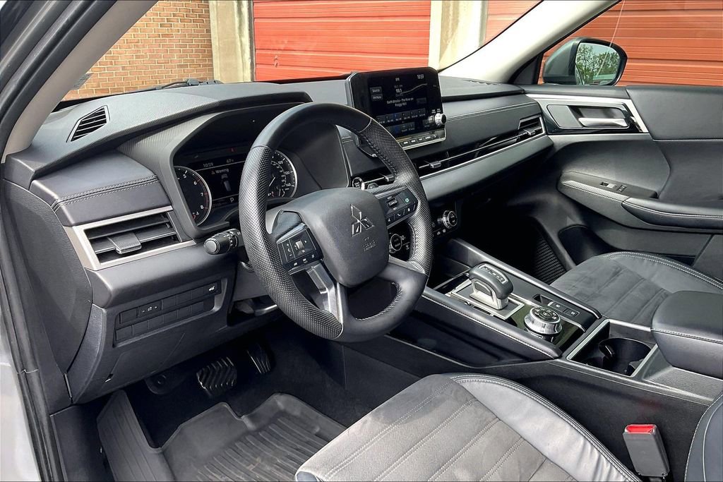 Used 2023 Mitsubishi Outlander SE AWD/4WD image 13