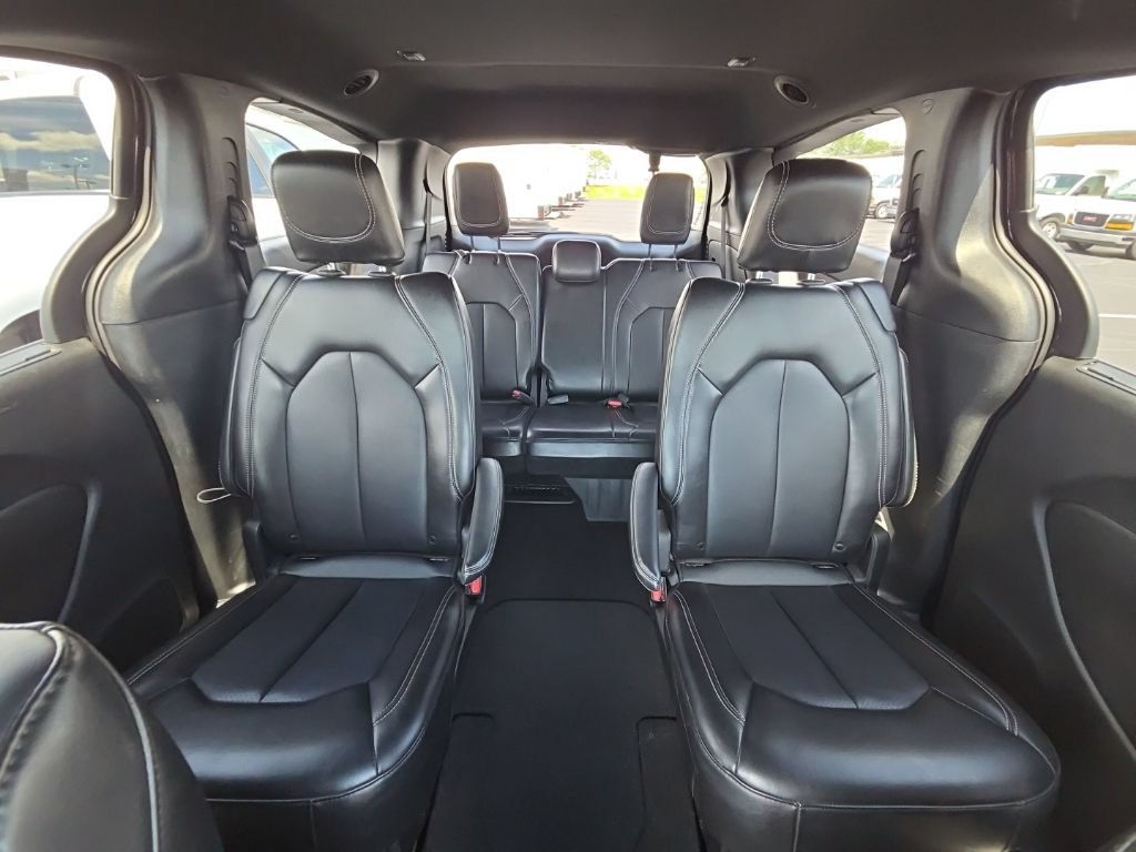 Used 2025 Chrysler Pacifica Select FWD image 25