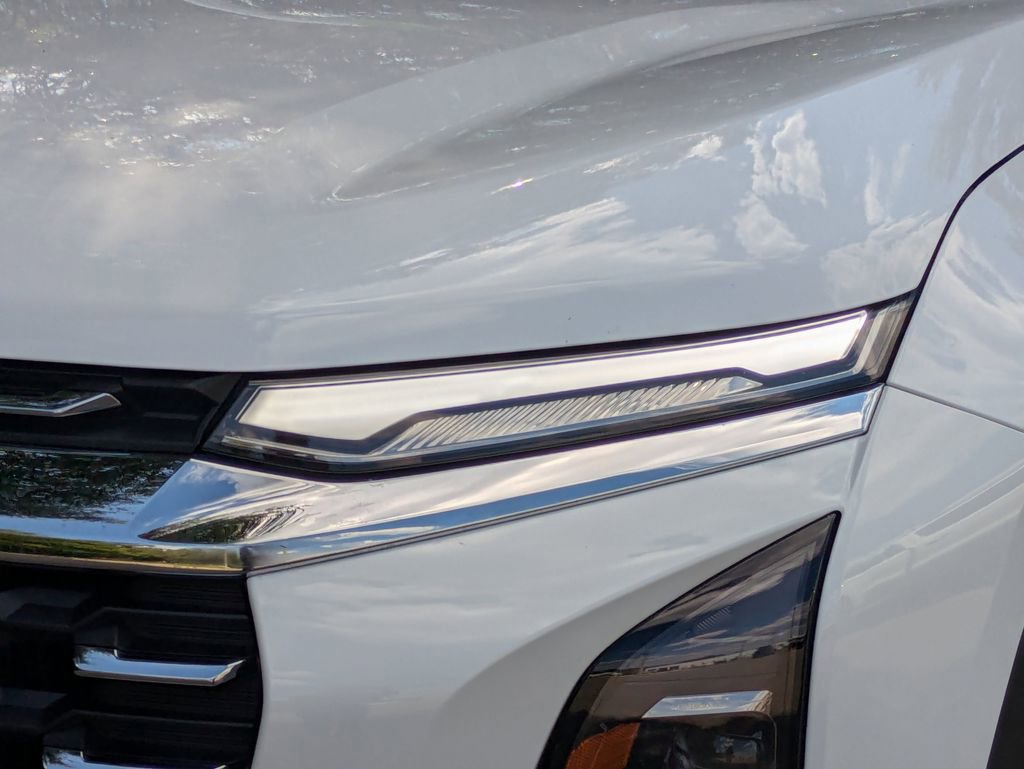 Used 2026 Chevrolet Equinox LT FWD image 9