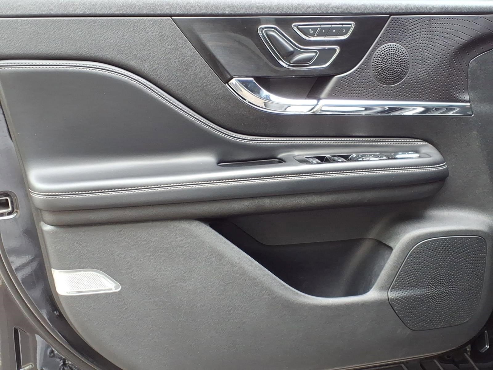 Used 2024 Lincoln Corsair AWD w/ Equipment Group 101A image 9