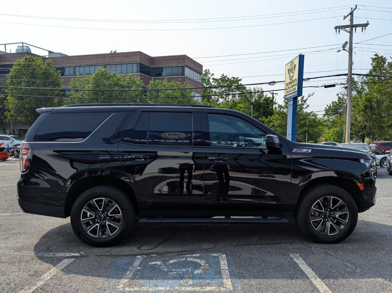 Used 2023 Chevrolet Tahoe Z71 AWD/4WD image 6