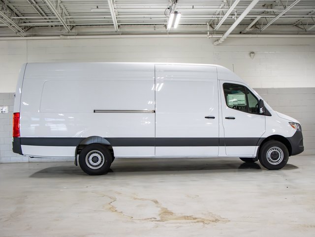 Used 2024 Mercedes-Benz Sprinter 3500 image 2