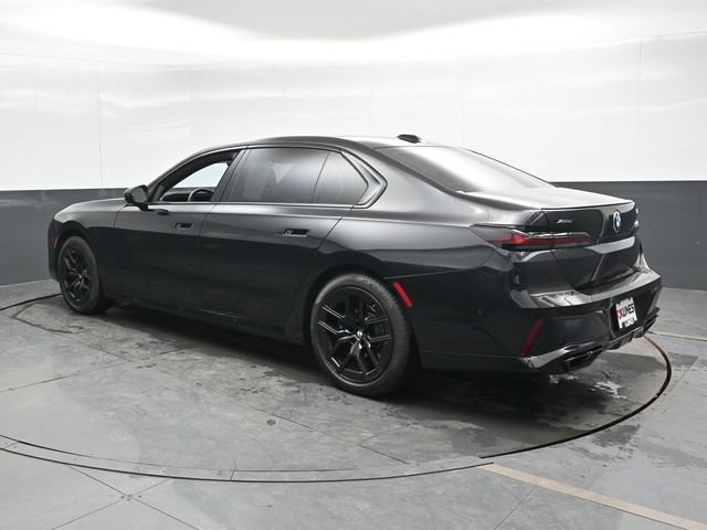Used 2023 BMW 760i xDrive w/ Executive Package AWD/4WD image 2