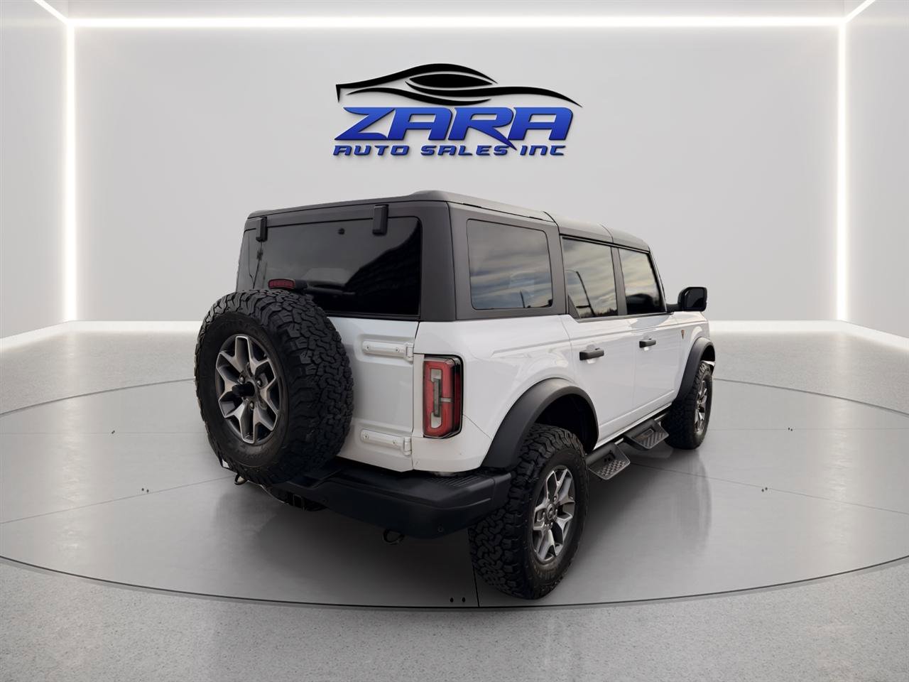 Used 2023 Ford Bronco Badlands image 6