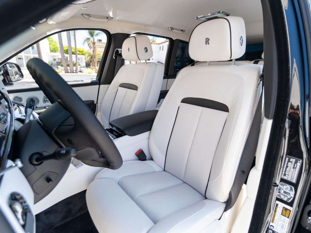Used 2025 Rolls-Royce Cullinan image 30