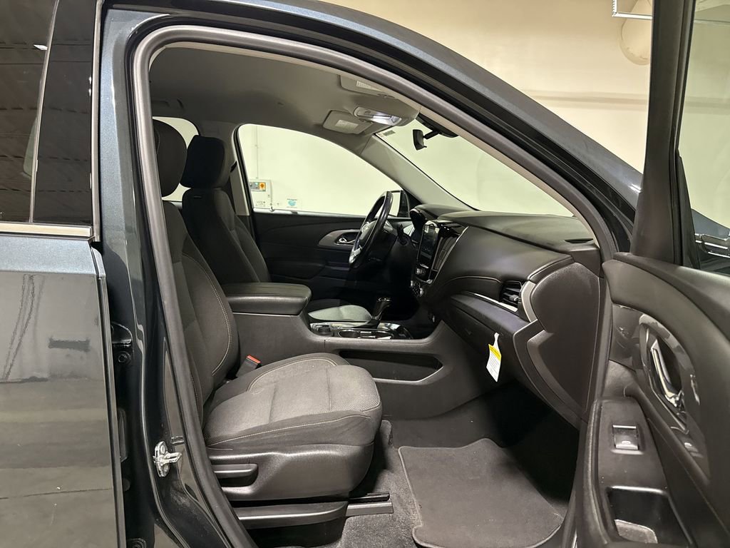 Used 2018 Chevrolet Traverse LT FWD image 21