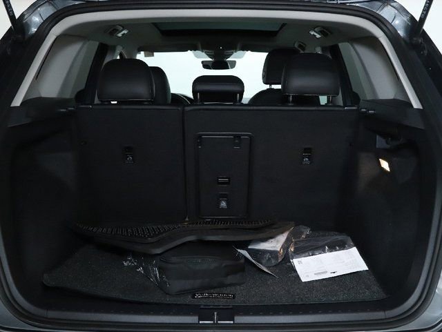 Used 2022 Volkswagen Taos SEL image 33