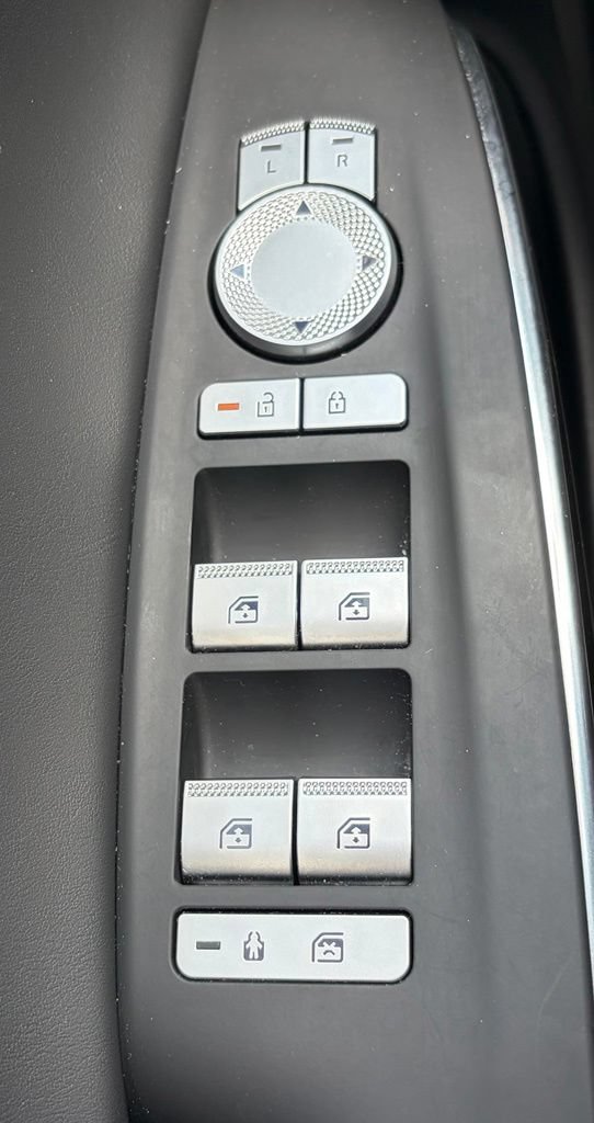 Certified 2026 Genesis GV70 2.5T AWD/4WD image 17