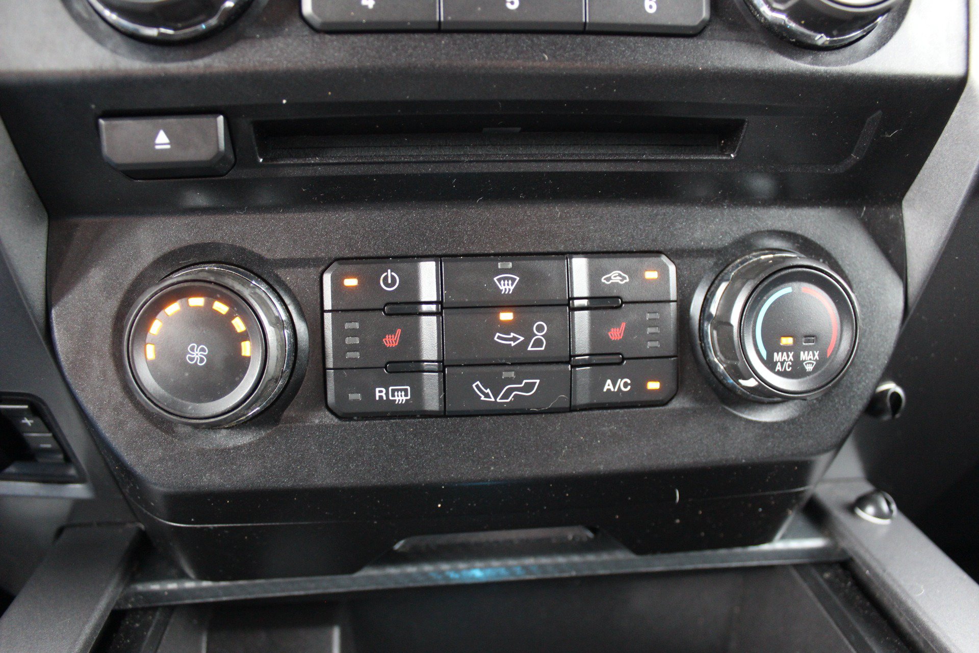 Used 2018 Ford F150 XLT w/ Equipment Group 302A Luxury AWD/4WD image 29