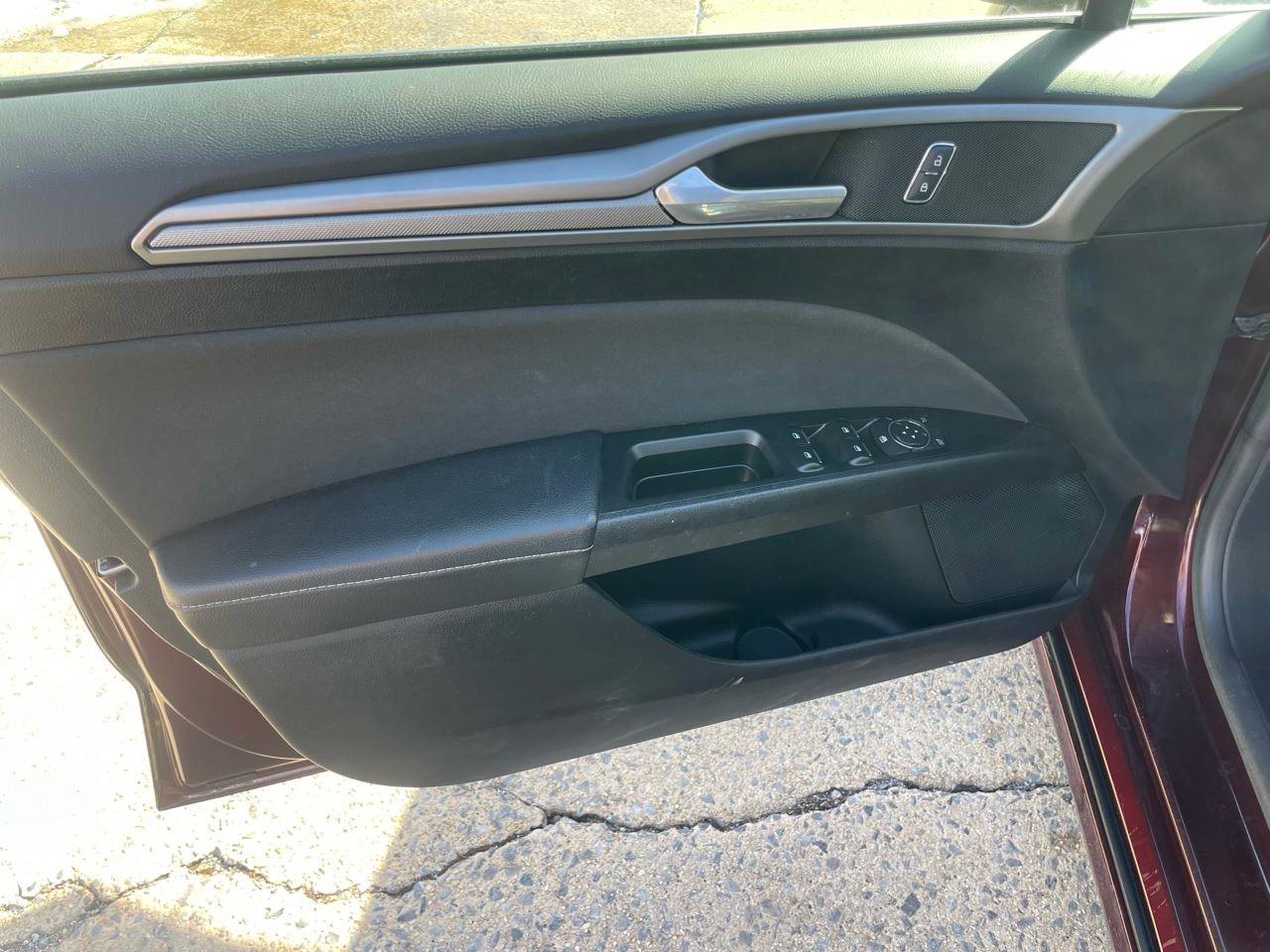 Used 2017 Ford Fusion SE w/ Fusion SE Technology Package image 35