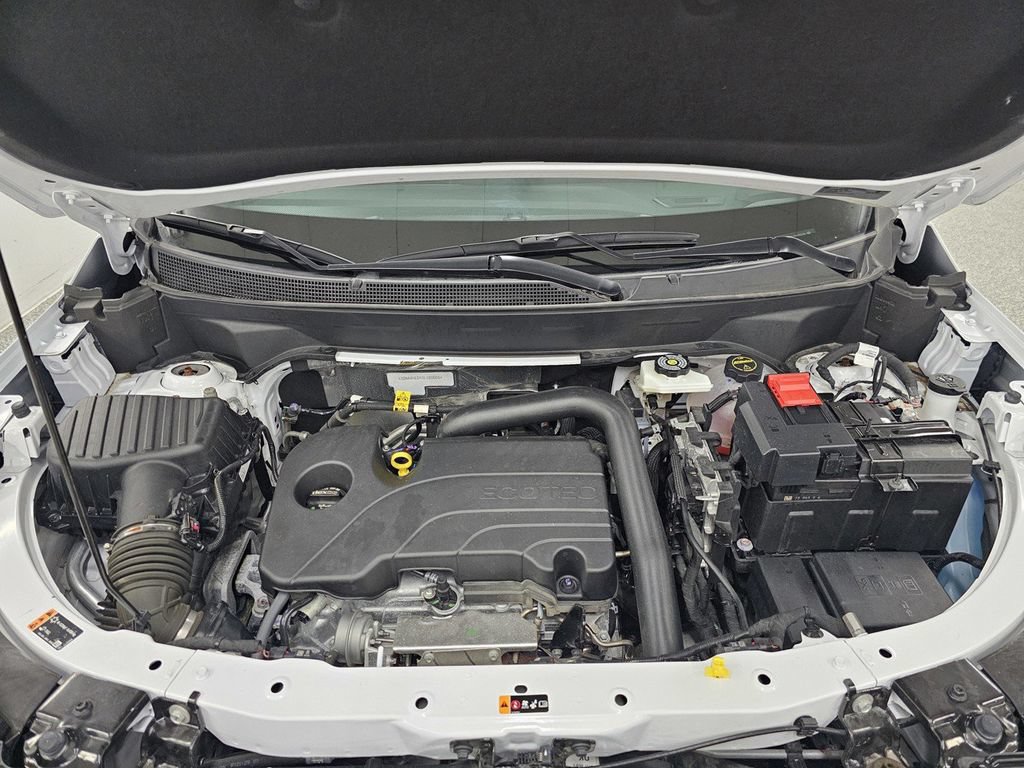 Used 2025 Chevrolet Equinox LT w/ Safety and Technology Package FWD image 10