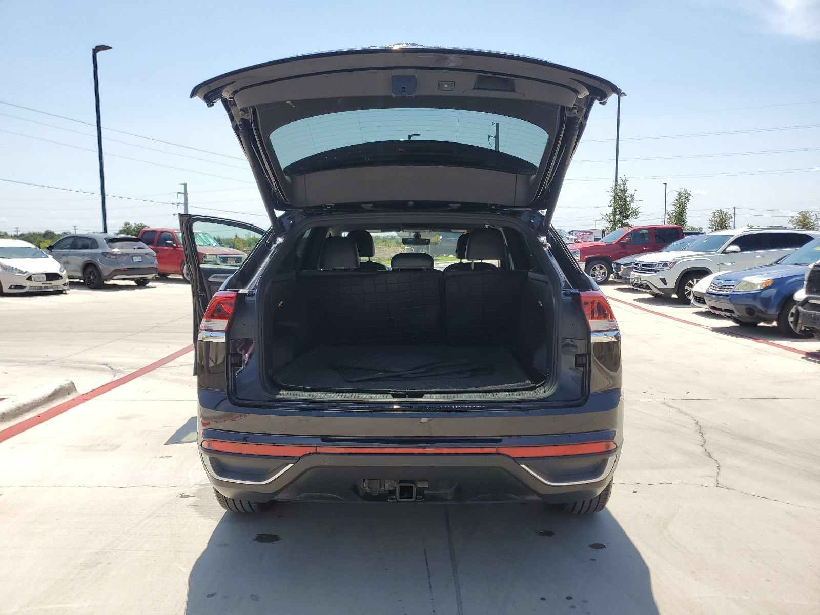 Used 2023 Volkswagen Atlas Cross Sport SE FWD image 29