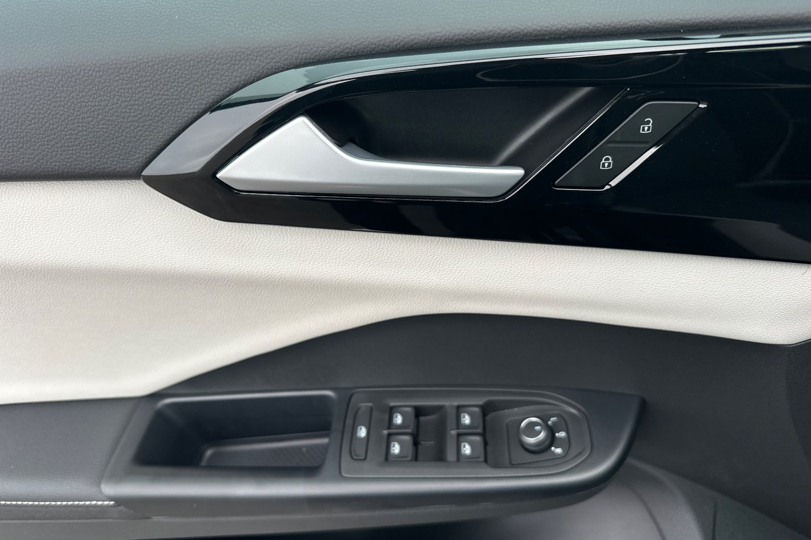 New 2027 Volkswagen Taos S FWD image 11