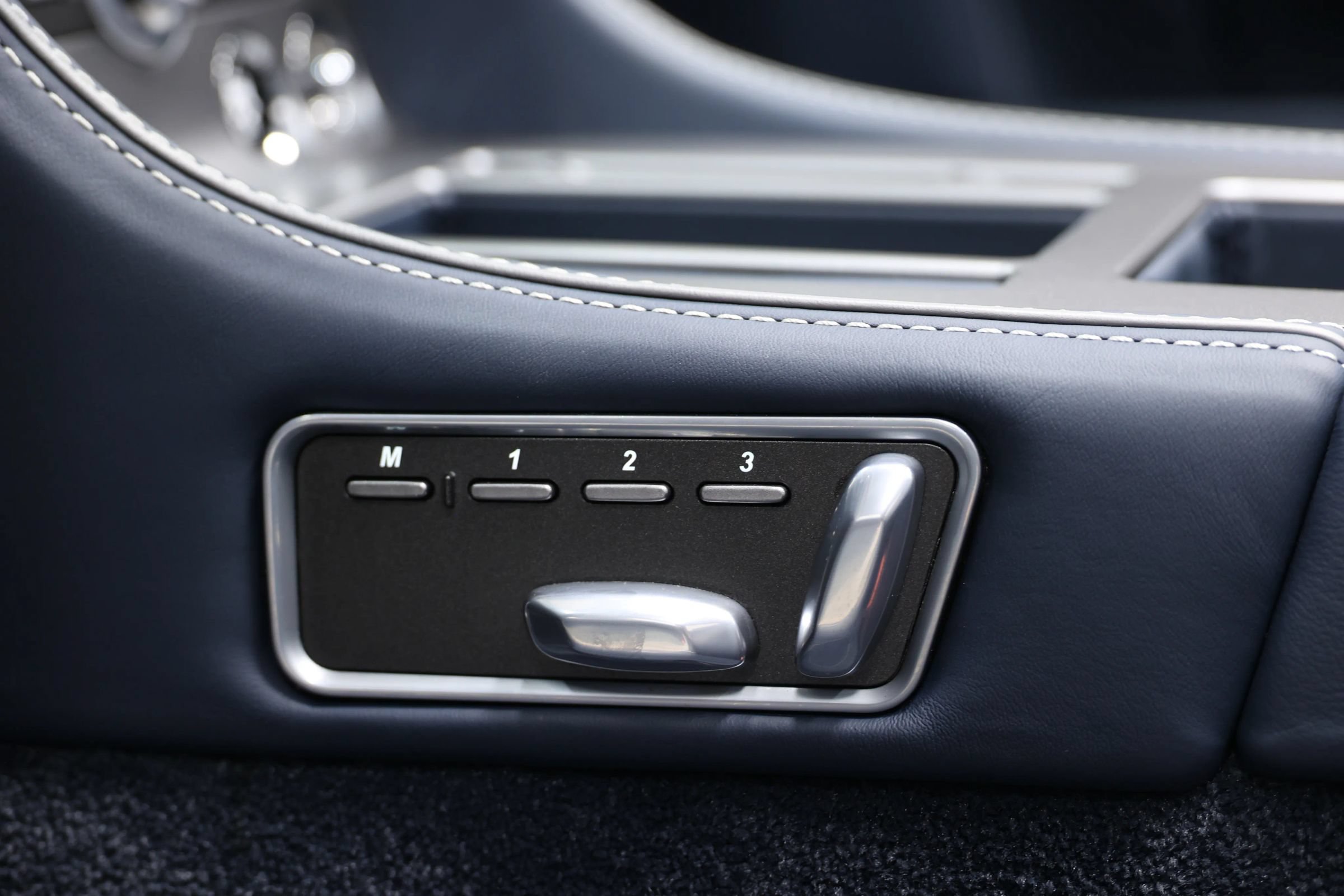 Used 2012 Aston Martin Virage Volante RWD image 34