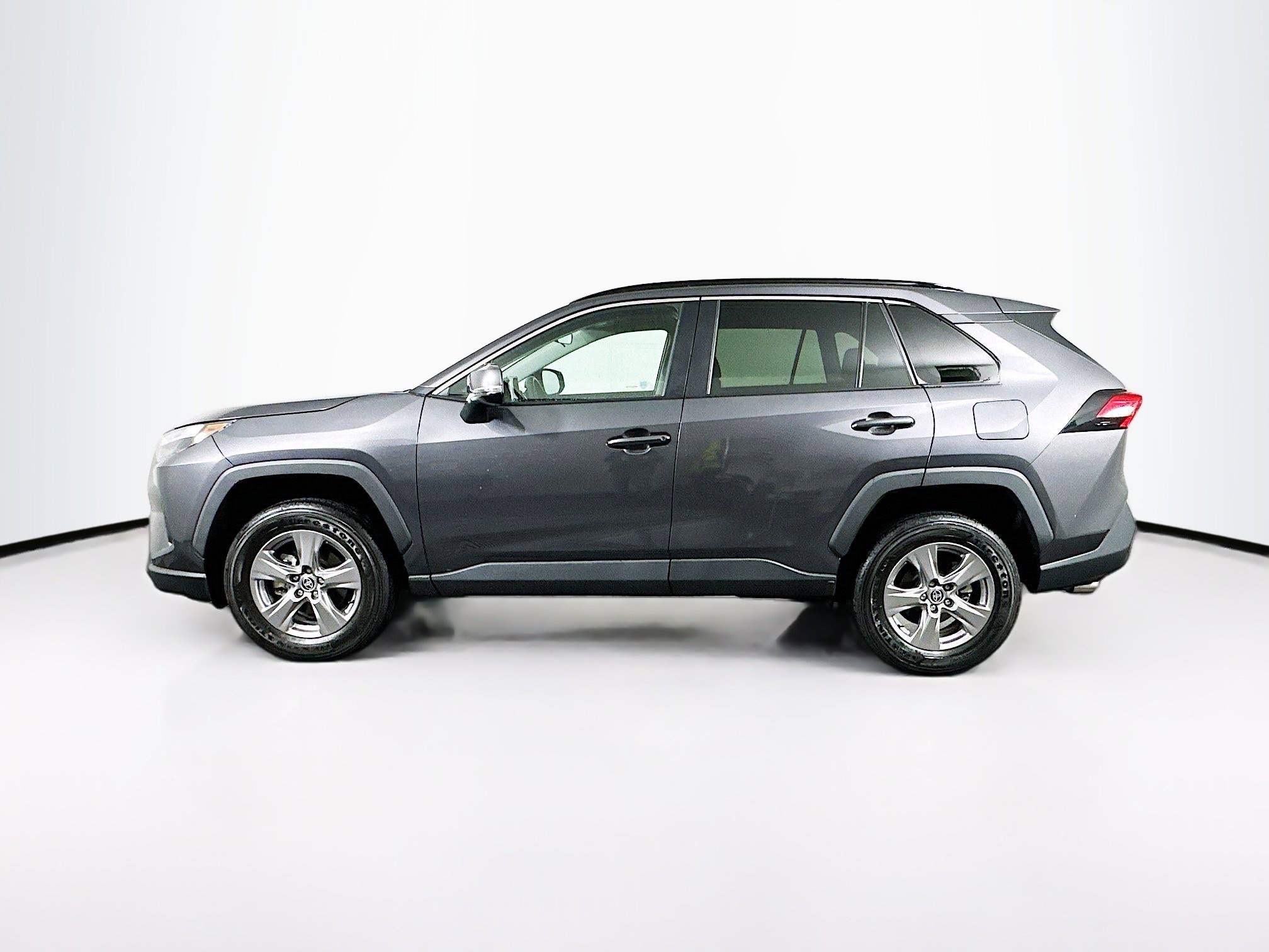 Used 2023 Toyota RAV4 XLE image 4