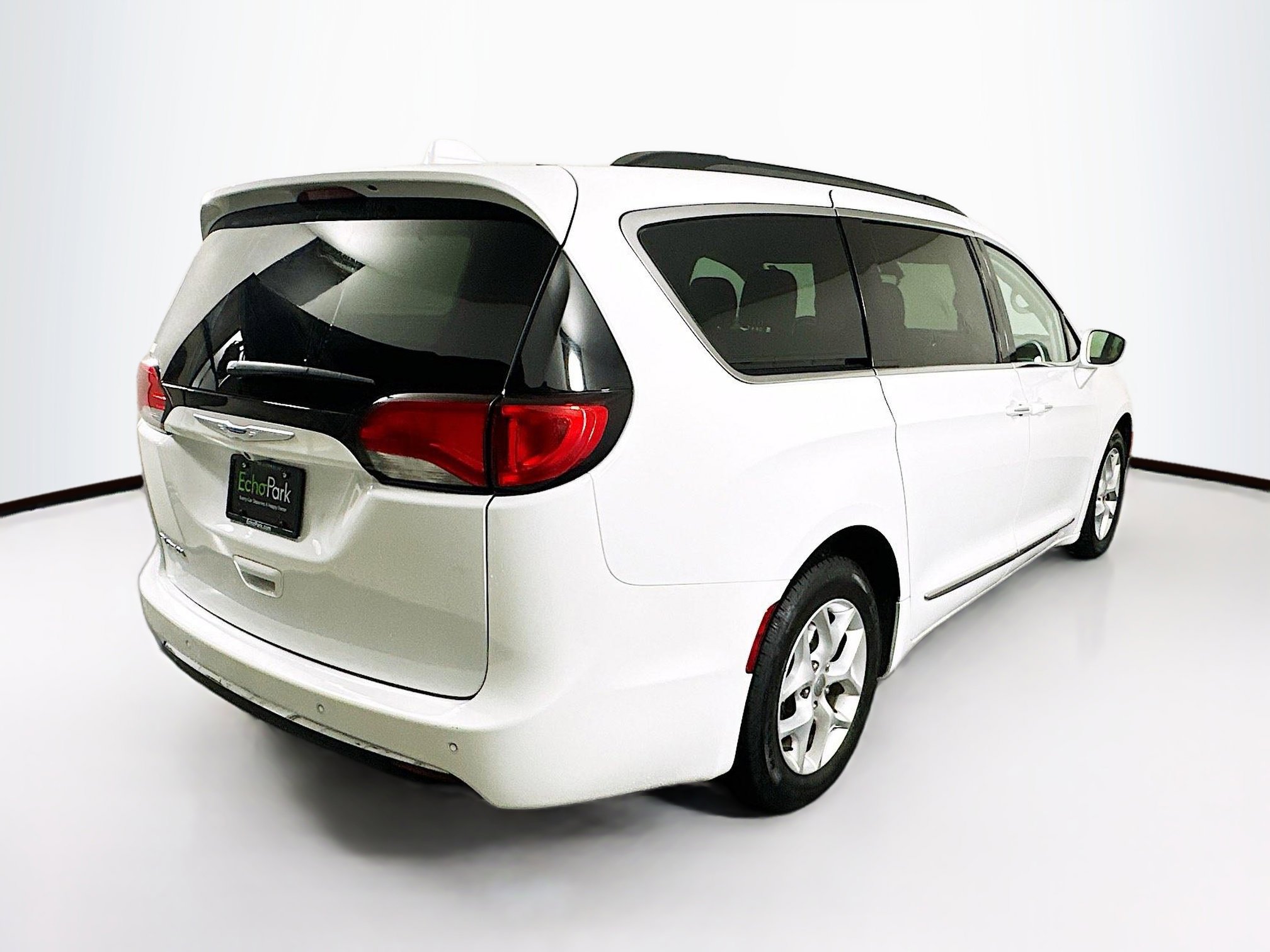 Used 2017 Chrysler Pacifica Touring-L w/ Tire & Wheel Group image 9