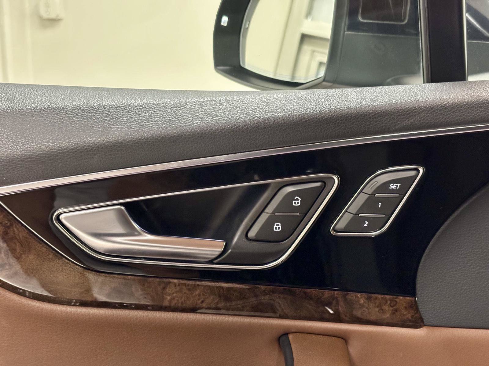 Used 2018 Audi Q7 3.0T Prestige AWD/4WD image 16