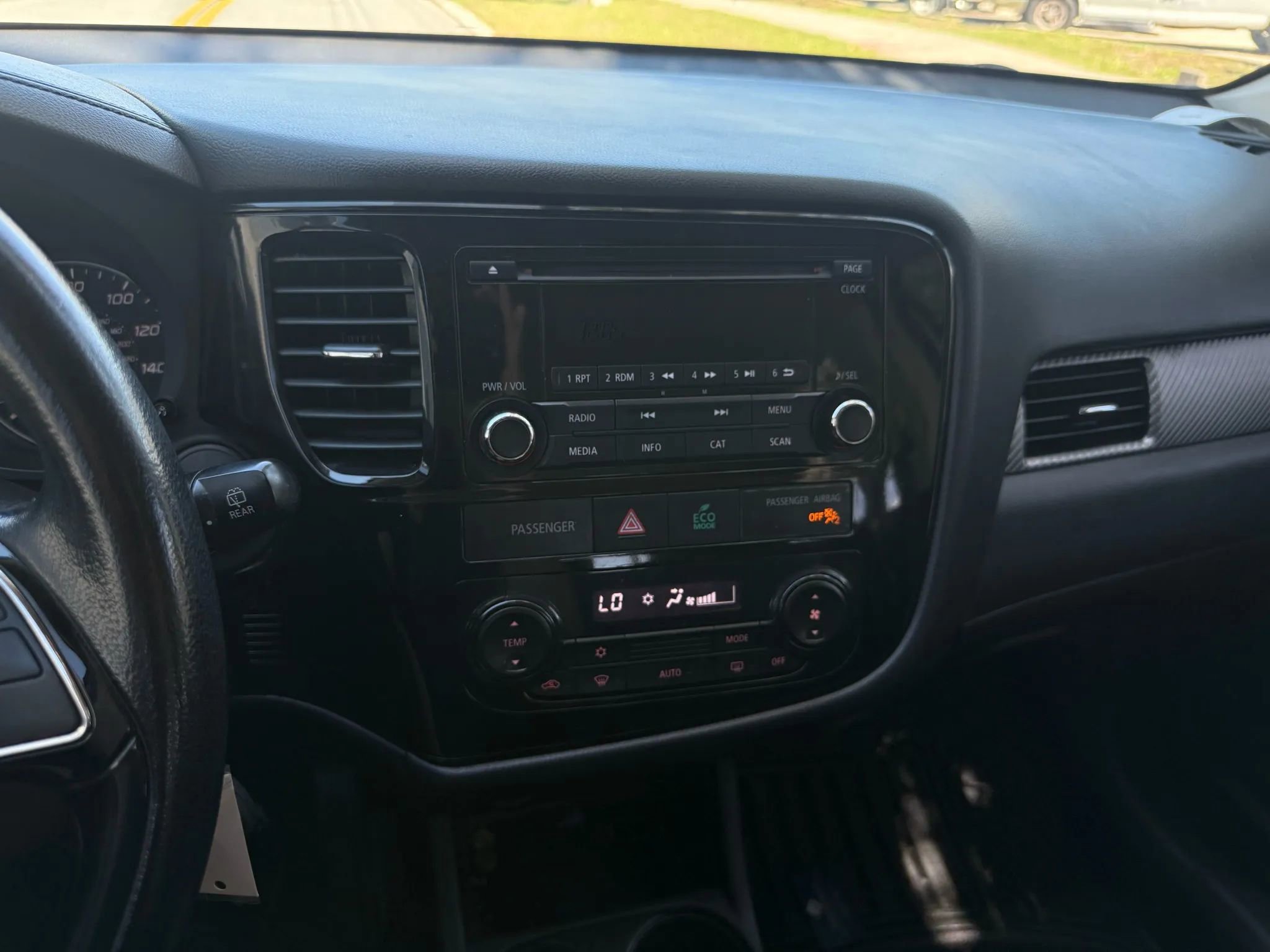 Used 2016 Mitsubishi Outlander ES image 12