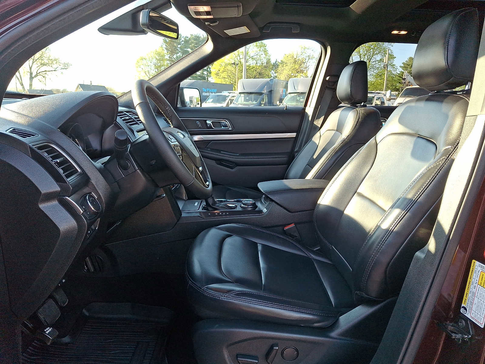 Certified 2019 Ford Explorer XLT w/ Equipment Group 202A AWD/4WD image 14