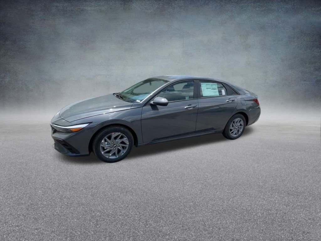 Used 2025 Hyundai Elantra Blue image 10