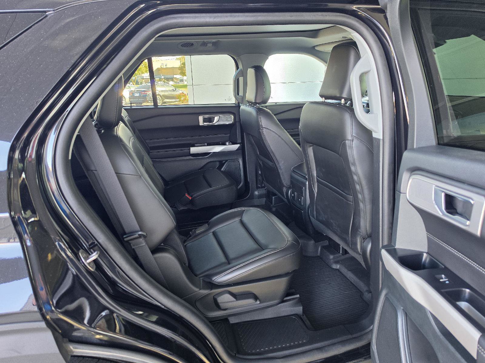 Used 2024 Ford Explorer XLT w/ Equipment Group 202A AWD/4WD image 8