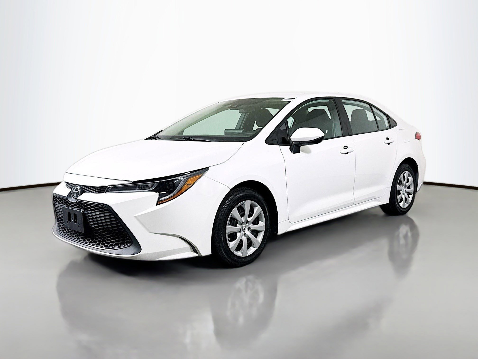 Used 2022 Toyota Corolla LE FWD image 4
