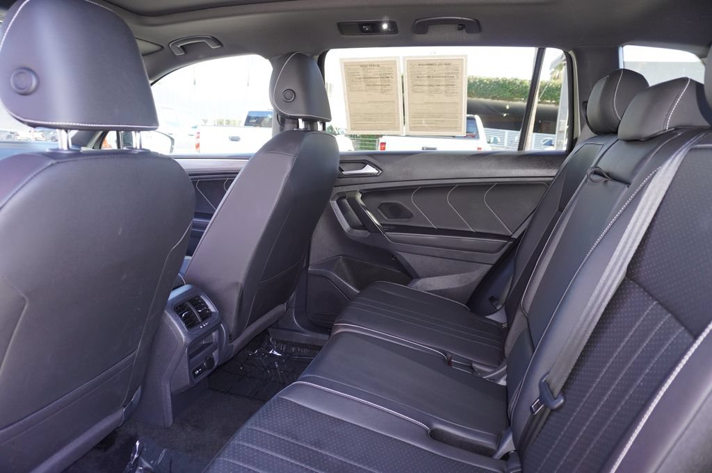 Used 2023 Volkswagen Tiguan SE R-Line AWD/4WD image 9