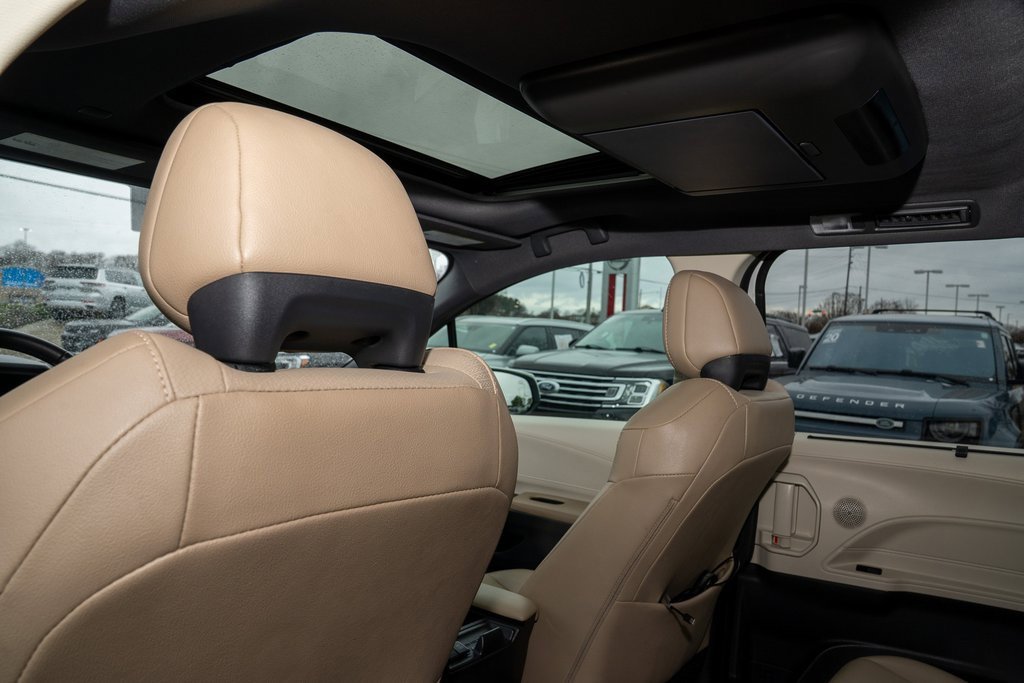 Used 2021 Toyota Sienna XLE image 10