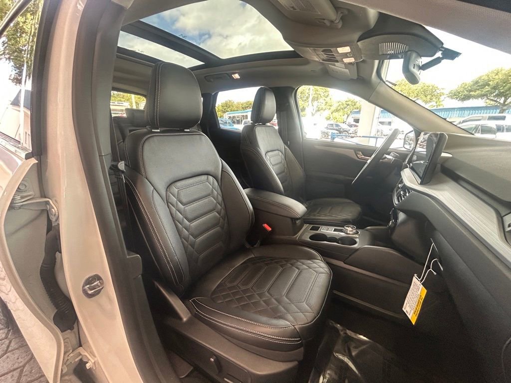 Certified 2024 Ford Escape SE w/ PHEV Premium Package FWD image 30