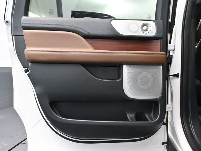 Used 2023 Lincoln Navigator L Reserve w/ Equipment Group 201A image 39