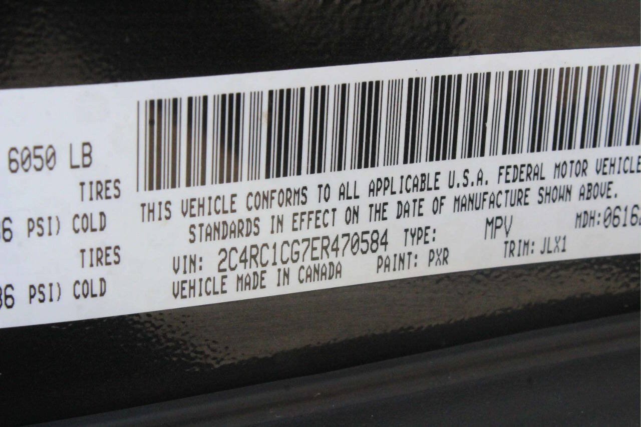 Used 2014 Chrysler Town & Country Touring-L FWD image 7