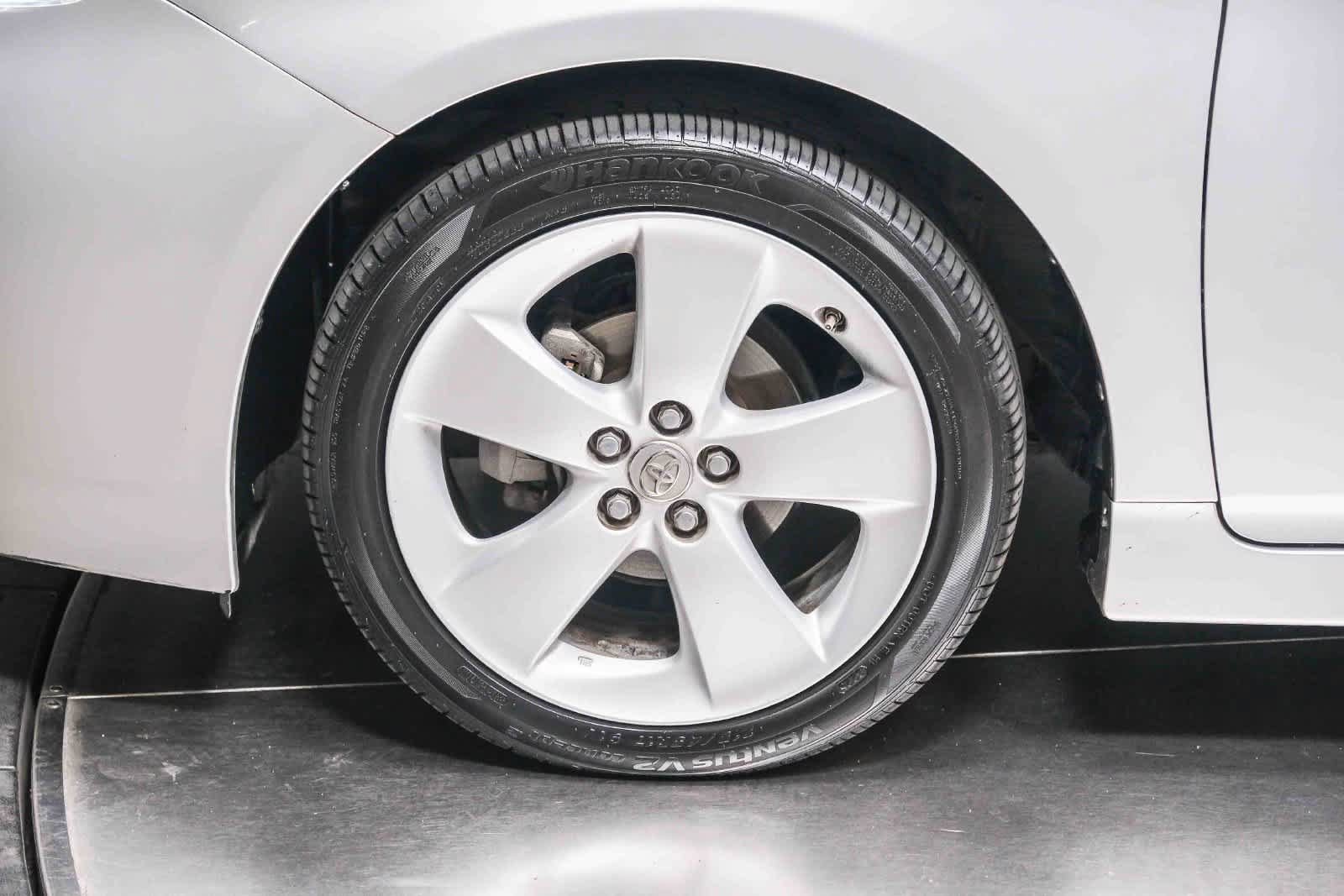 Used 2015 Toyota Prius Five FWD image 10