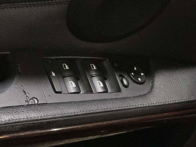 Used 2011 BMW 328i xDrive Sedan AWD/4WD image 7