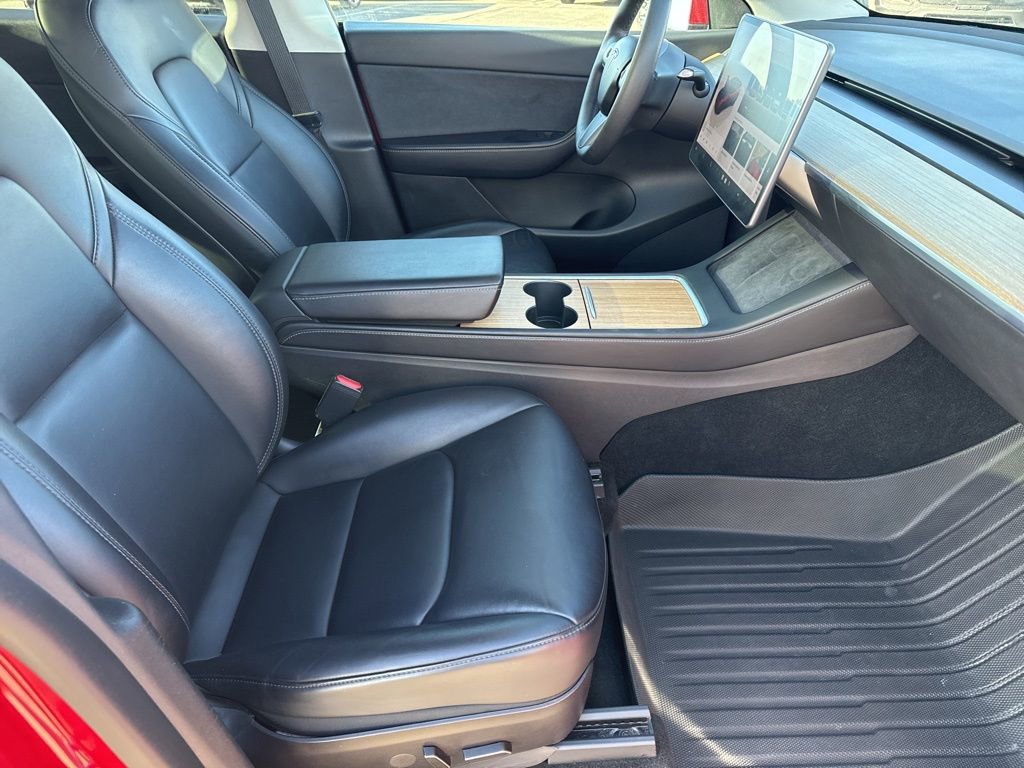 Used 2022 Tesla Model Y Long Range image 24