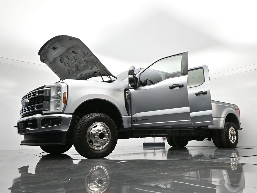 Used 2024 Ford F350 XLT image 46