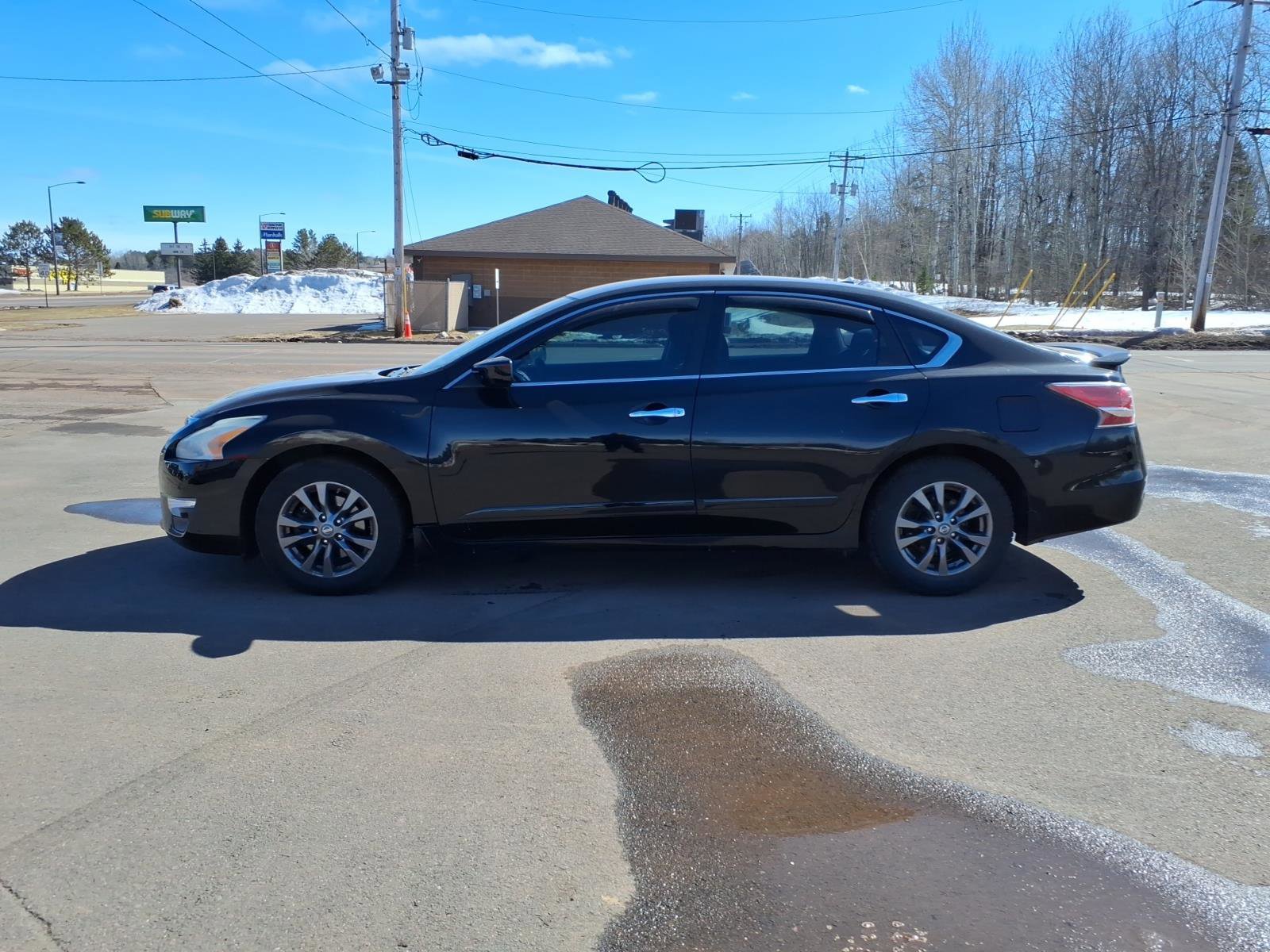 Used 2015 Nissan Altima 2.5 S w/ Special Edition Package image 2