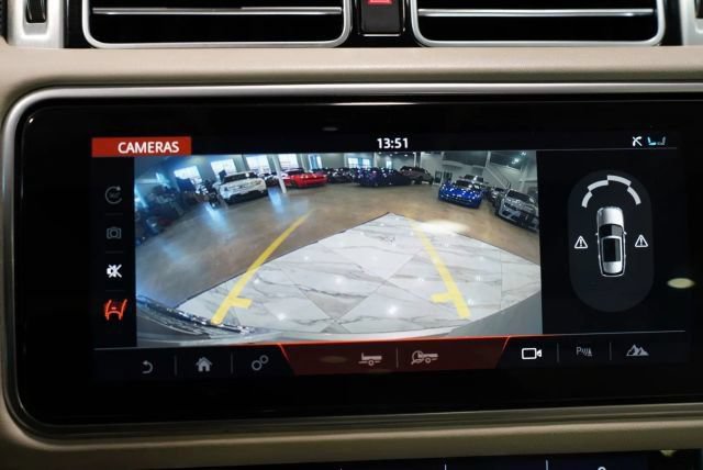 Used 2020 Land Rover Range Rover HSE AWD/4WD image 29