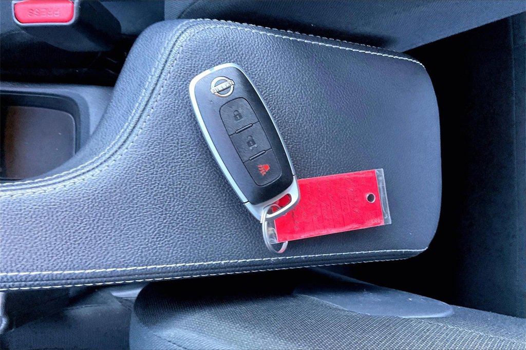 Used 2025 Nissan Kicks Play S image 10