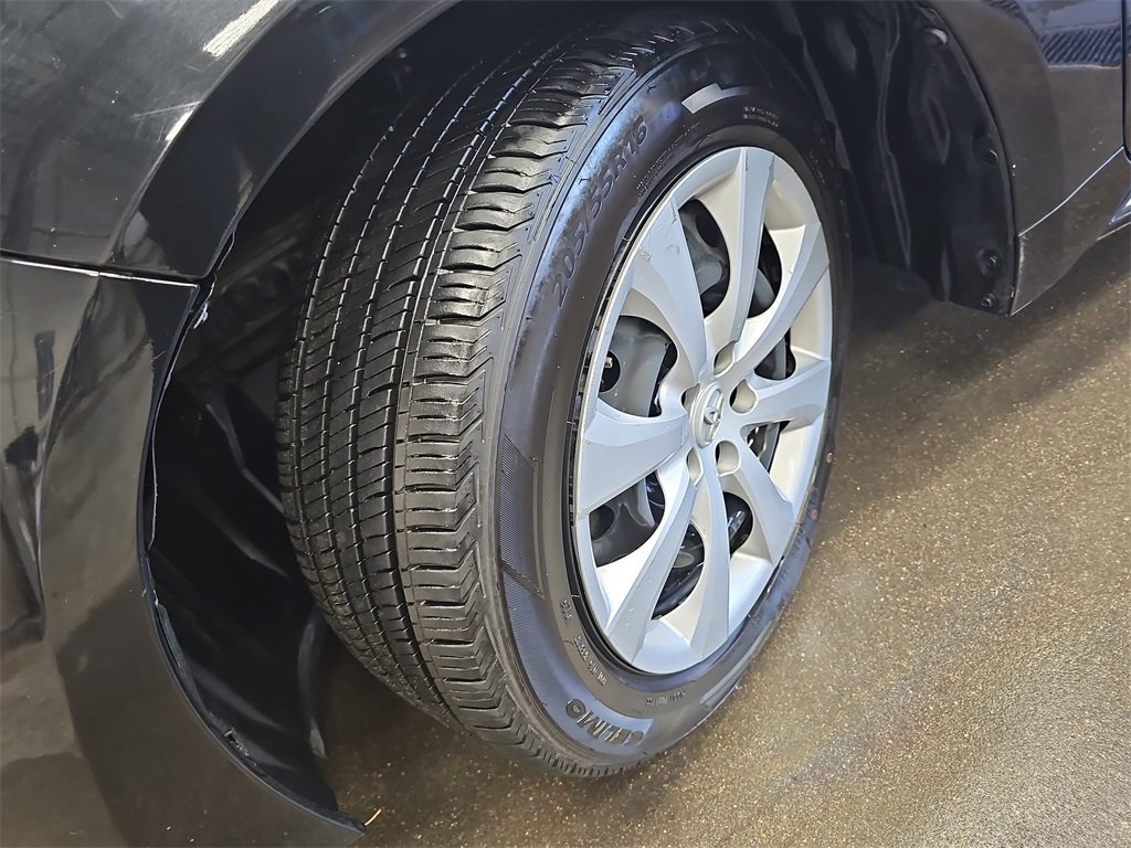 Used 2023 Toyota Corolla LE image 32