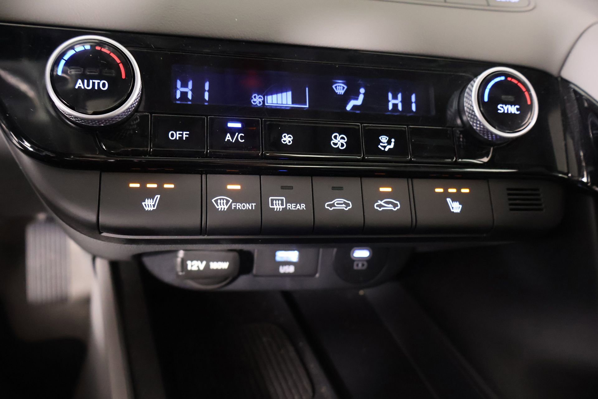 Certified 2025 Hyundai Elantra SEL image 8