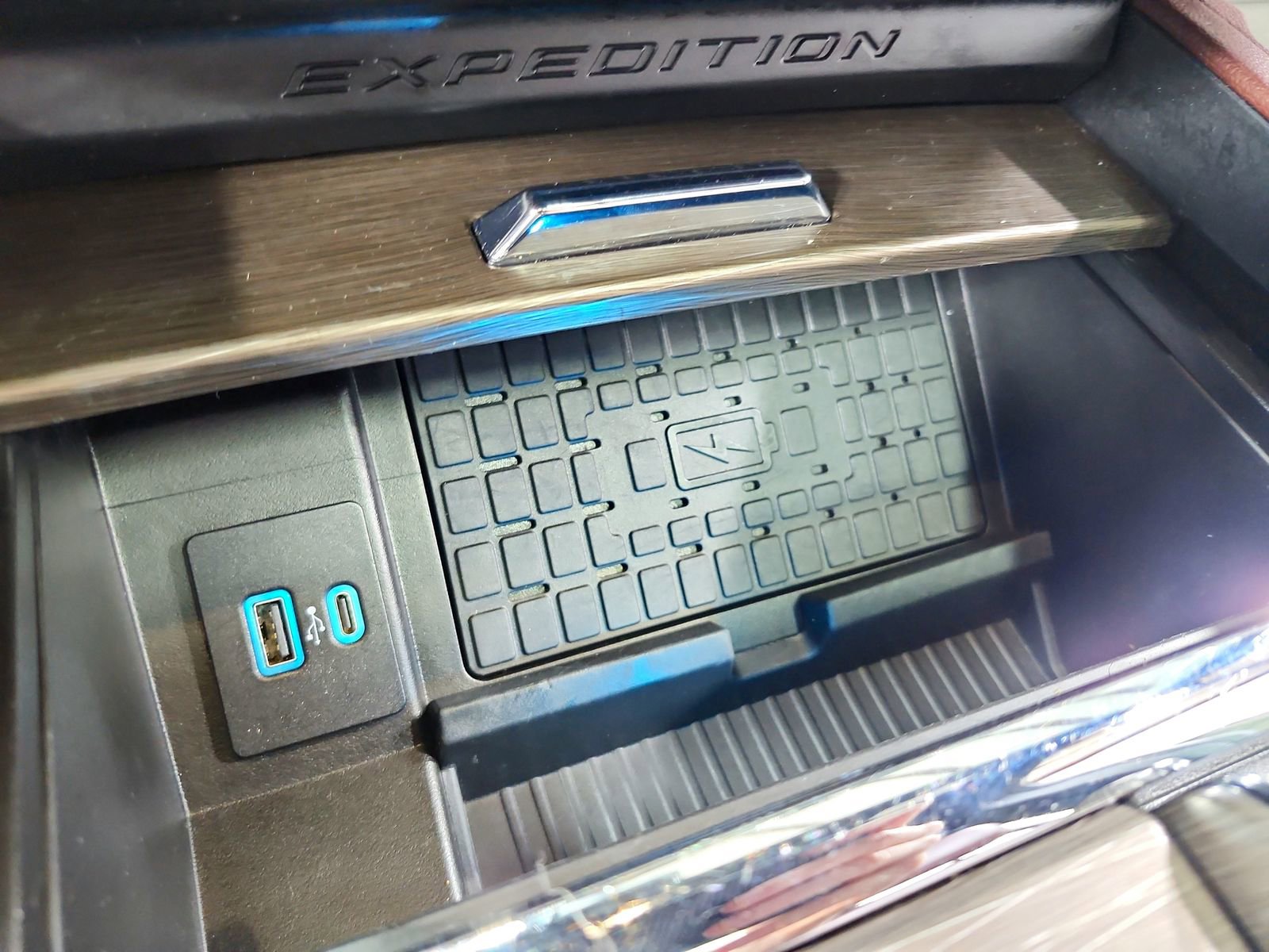 Used 2024 Ford Expedition Max Limited image 34