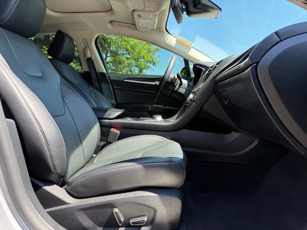 Used 2020 Ford Fusion Titanium AWD/4WD image 20